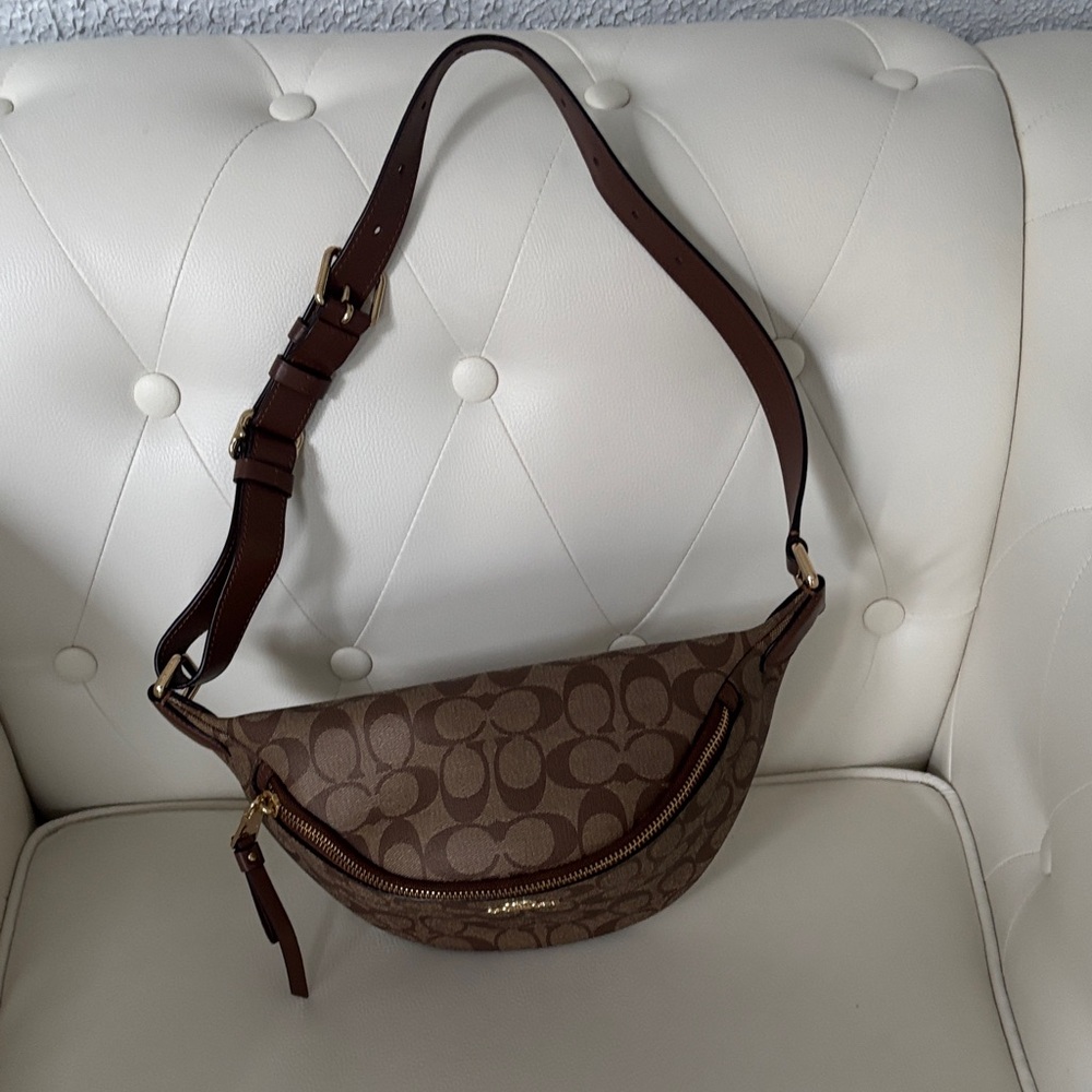 Coach Monogram Crossbody/Fanny pack or waist bag, adjustable strap. New With Tag - Picture 9 of 17